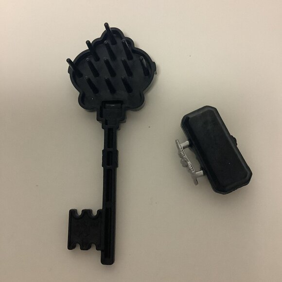 Ever After High Raven Doll Queen Doll Getting Fairest Stand & Mixed Accessories - Picture 14 of 14